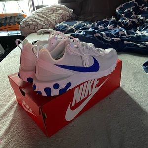 Nike element react size 9.5 NEVER WORN